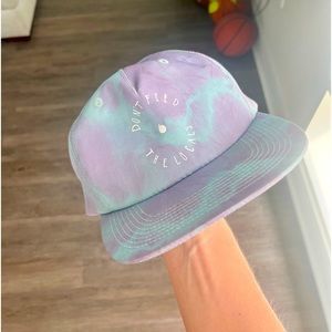 FLOMOTION ‘Don’t feed the locals’ summer hat.